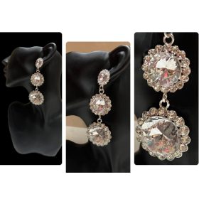 Ezüst színű lógós köves fülbevaló 9 cm hosszú