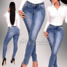   Közép kék színű enyhén koptatott push up női farmernadrág