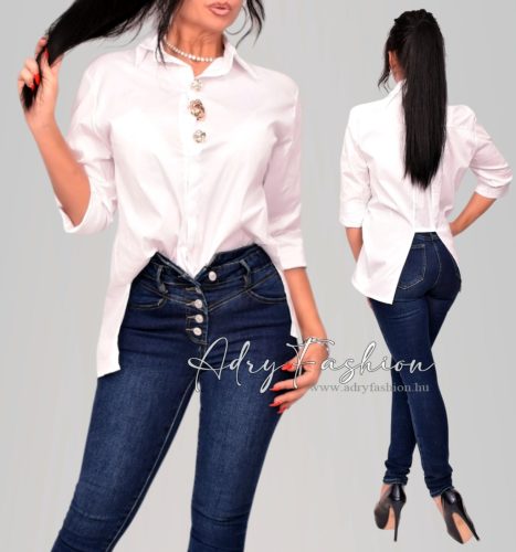 Fehér női ing aranyozott brossal, gombokkal