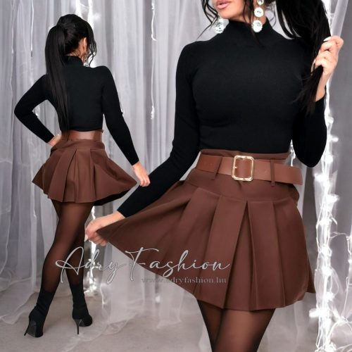 Yvette Barna rakott szoknya övvel 