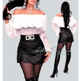 Fehér színű vállra húzható lenge felső