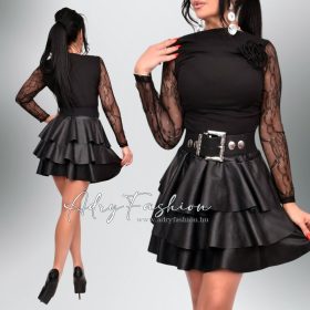 Fekete bordás csipke ujjú felső rózsa brossal