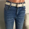 Közép Kék koptatott MOM FIT farmernadrág fehér övvel
