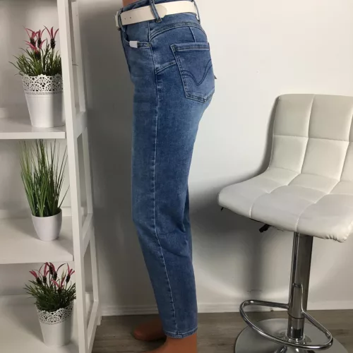 Közép Kék koptatott MOM FIT farmernadrág fehér övvel