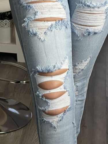 Világoskék szaggatott push up farmernadrág