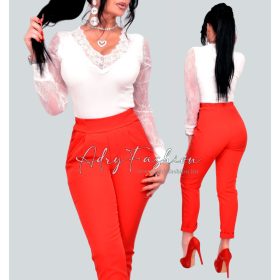 Fehér bordás csipke díszes felső