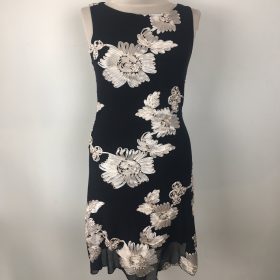 Bori Fekete ekrü virág díszes alkalmi ruha