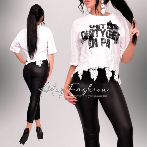 Fehér fekete díszes pamut feliratos póló csipkés dísszel