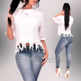 Fehér pamut póló felirattal virág díszekkel