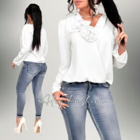   Fehér színű lenge selyem átlapolt blúz rózsa brossokkal