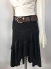Fekete fodros loknis szoknya övvel