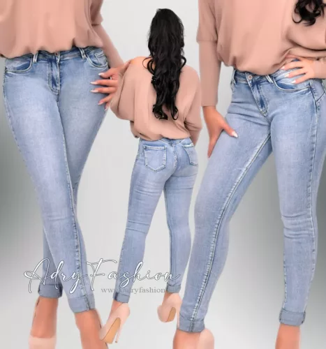 Világoskék színű farmernadrág push up 