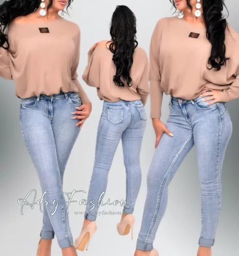 Világoskék színű farmernadrág push up 