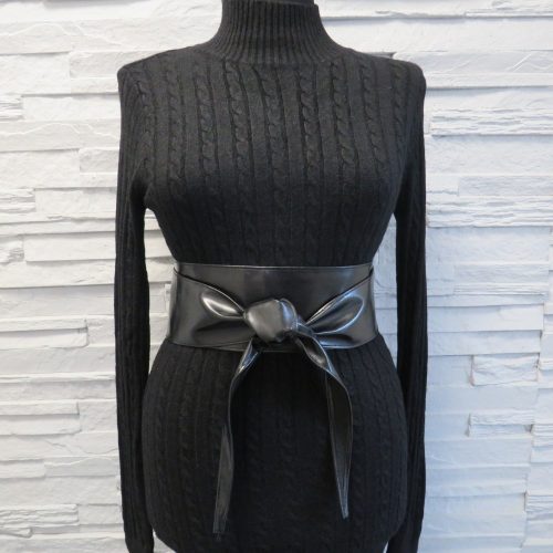 Fekete színű műbőr széles megköthető öv