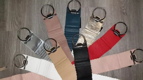 Ezüst színű strassz díszes kerek csatos gumis öv
