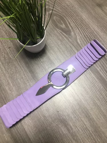 Lila színű  műbőr pikkelyes öv