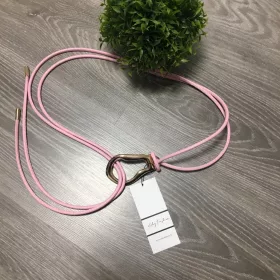   Púder rózsaszín műbőr két szálas aranyozott csatos öv